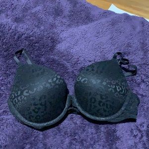 PINK VS bra (NEVER WORN)